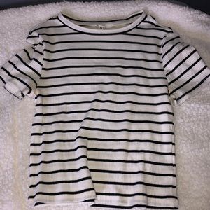Black and white stripped plain tee